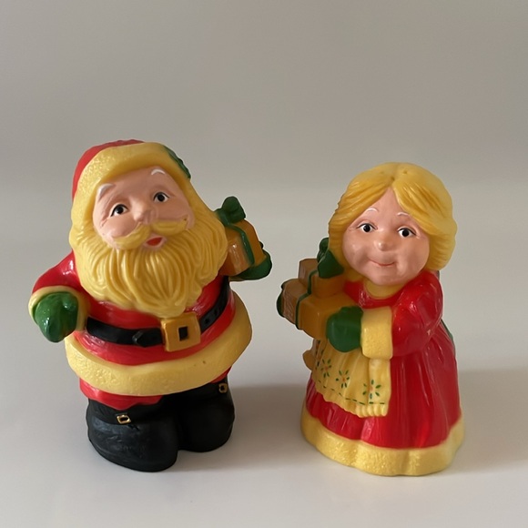 Hallmark Other - Hallmark Santa & Mrs. Claus Salt and Pepper Shaker Set